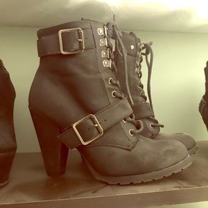 Black heeled boots